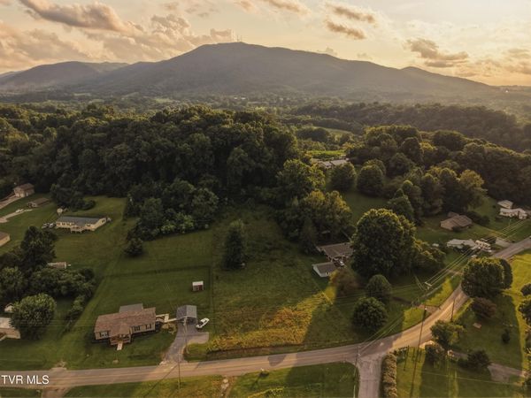 178 Rock House Road, Johnson City, TN 37601