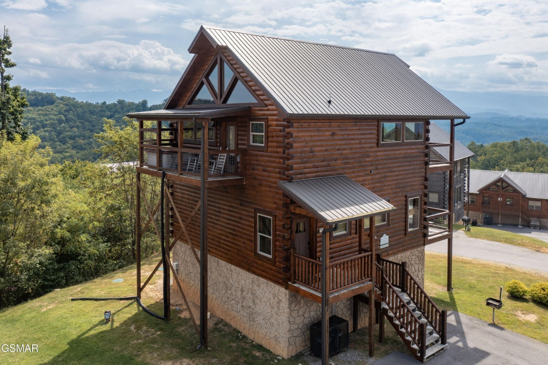 2032 Starr Crest Drive Drive, Sevierville, TN 37876 Main Photo