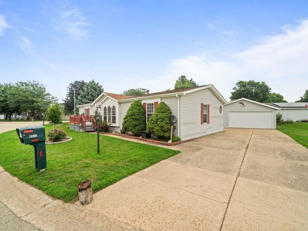 8511 Fig Tree Lane, ROSCOE, IL 61073