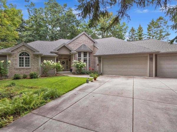404 Ledgewood DRIVE, Fond Du Lac, WI 54937