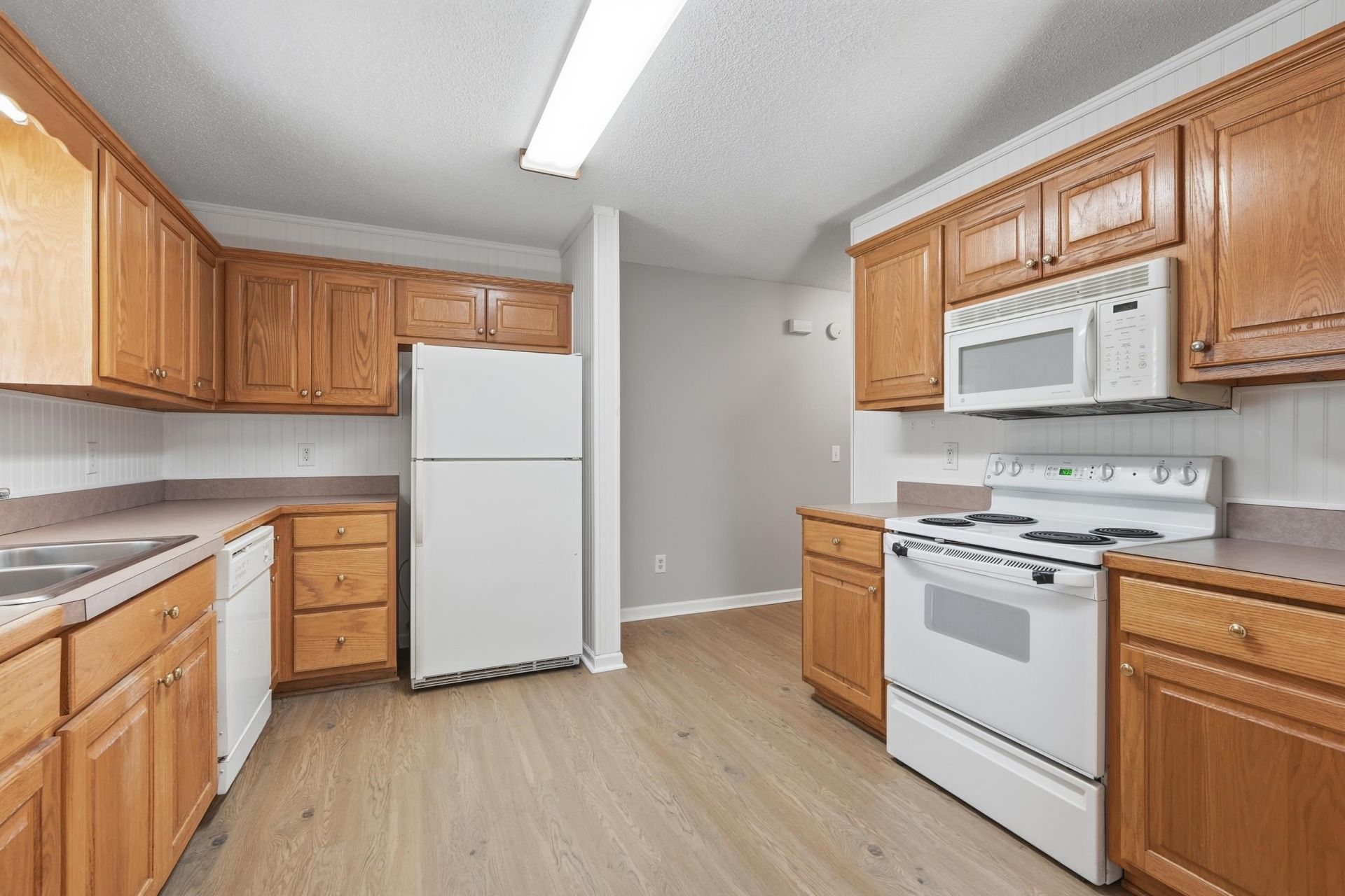 526 Waverly Loop Photo 8