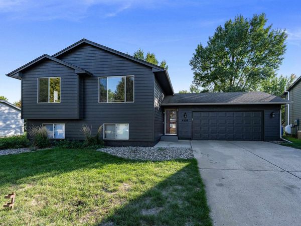 6205 W Jordan Dr, Sioux Falls, SD 57106