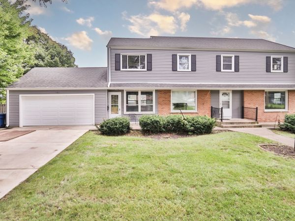 101 N Eastern Avenue , Bartlett, IL 60103