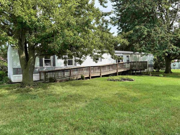402 S Higbee Street, Milford, IN 46542
