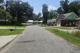 1123 Langdoc Street photo 4
