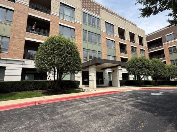 1000 Village Center Drive , Unit 405, Burr Ridge, IL 60527