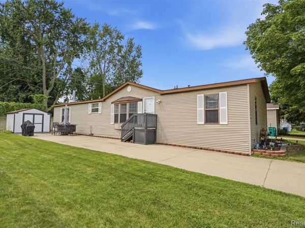 23338 Arlington Drive, Clinton Township, Mi 48036