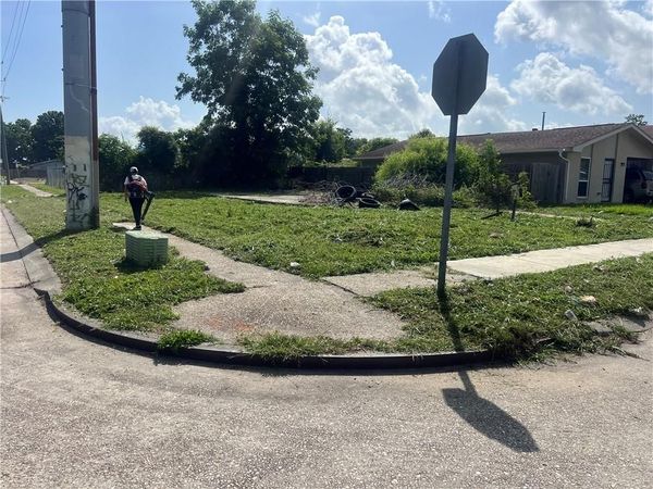 7679 AVON PARK Boulevard , New Orleans, LA 70128