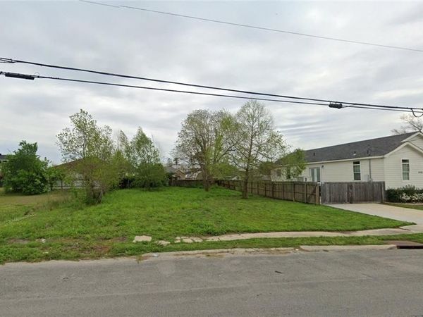 7820 PARRY Street , New Orleans, LA 70128