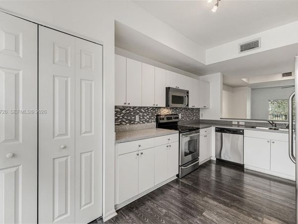 8900 NE 8th AVE, Unit 1107, Miami, FL 33138