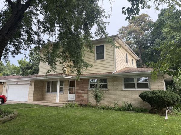285 E Montrose Avenue , Wood Dale, IL 60191