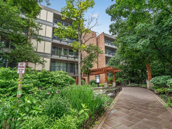 5900 Oakwood Drive , Unit 2L, Lisle, IL 60532