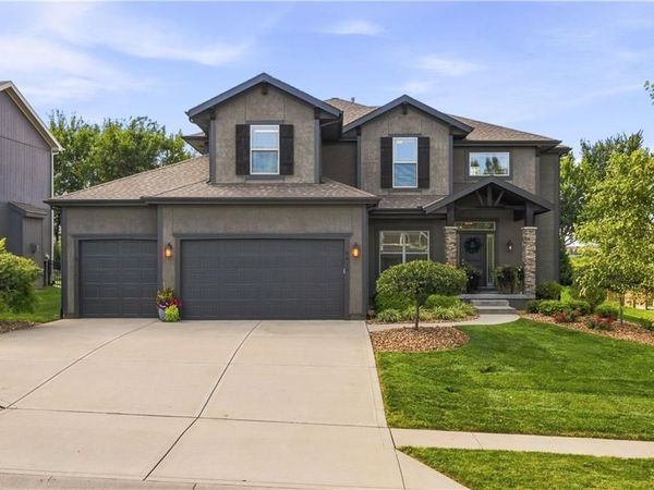 8810 W 165th Terrace, Overland Park, KS 66085