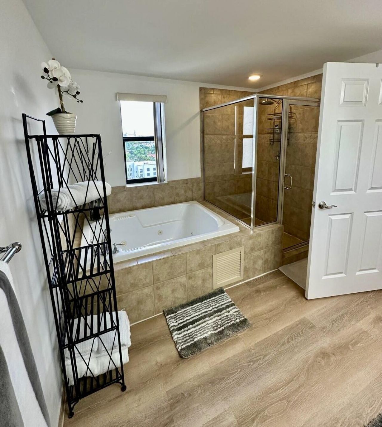 888 S Douglas Road, Unit 1015, Coral Gables, FL 33134 Photo