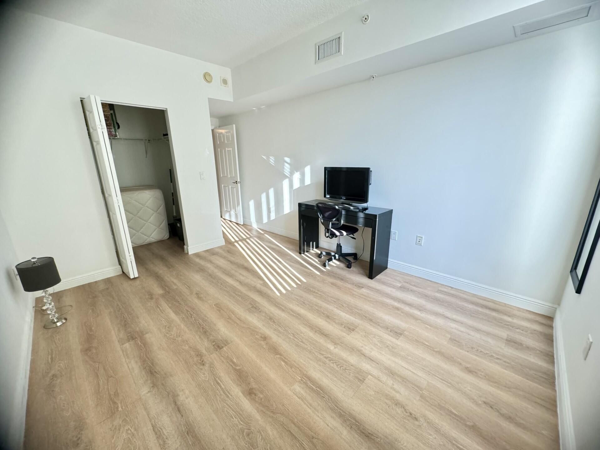 888 S Douglas Road, Unit 1015, Coral Gables, FL 33134 Photo