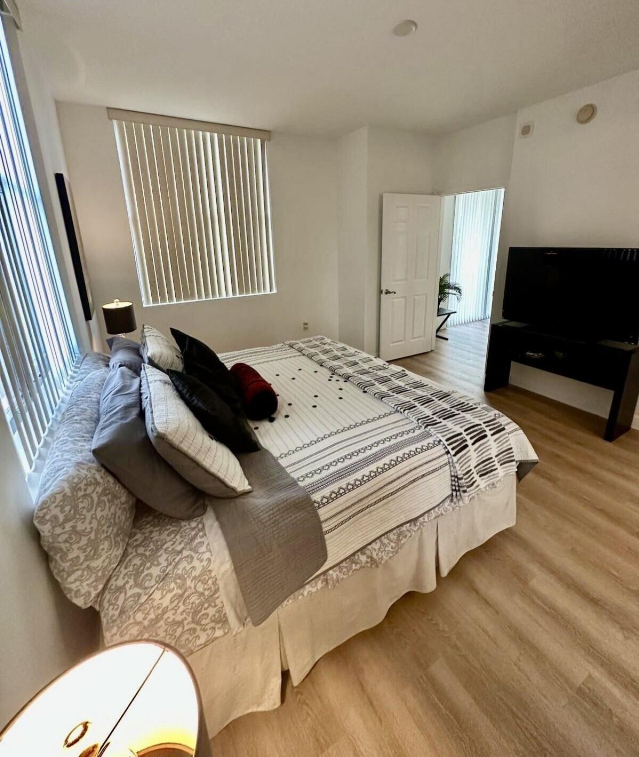 888 S Douglas Road, Unit 1015, Coral Gables, FL 33134 Photo