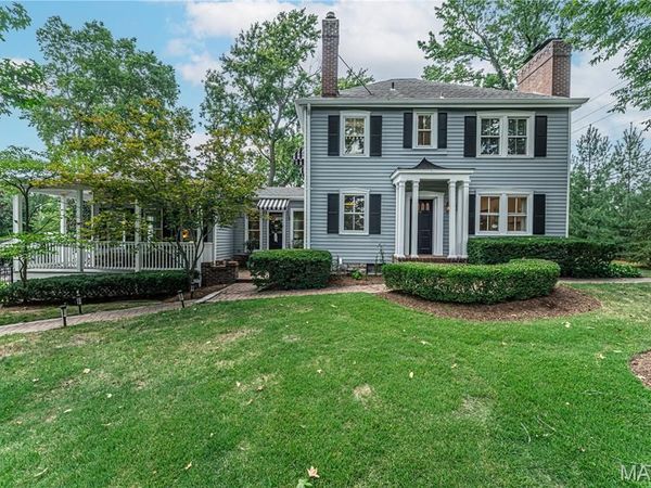 9242 Clayton Road, Ladue, MO 63124