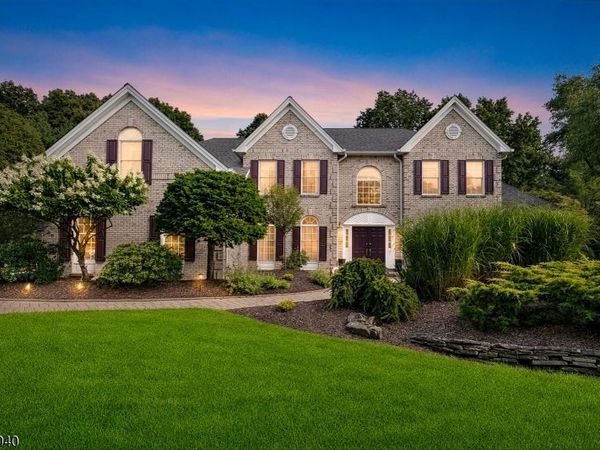 41 Wellington Dr, Washington, NJ 07853