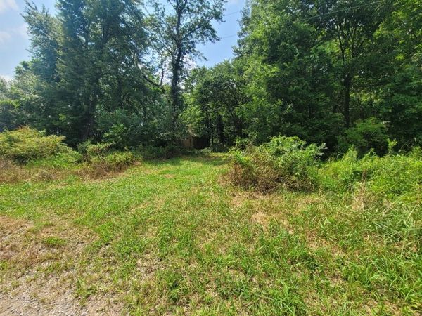 9469 County Road 1350 Road, Mcleansboro, IL 62859