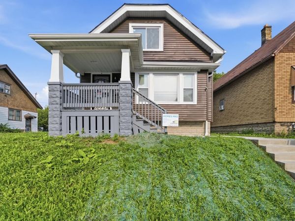 2920 N 27th STREET, Milwaukee, WI 53210