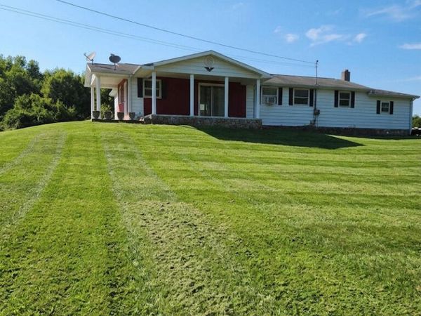 220 Gillispie Road, Pounding Mill, VA 24637