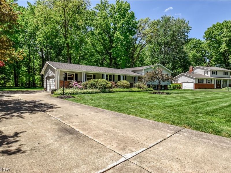 9412 Beaver Creek Drive, Mentor, OH 44060 Photo 2