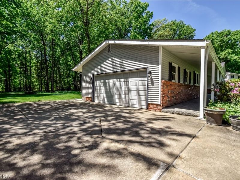 9412 Beaver Creek Drive, Mentor, OH 44060 Photo 3