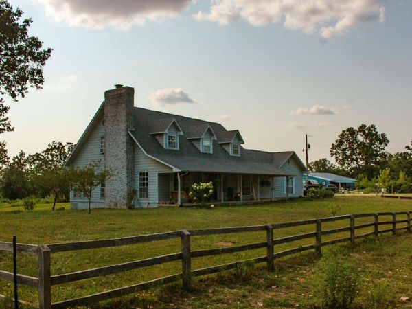 3339 U.S. 63 , Koshkonong, MO 65692