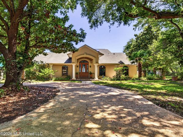 1401 Seacliffe Drive, Gautier, MS 39553