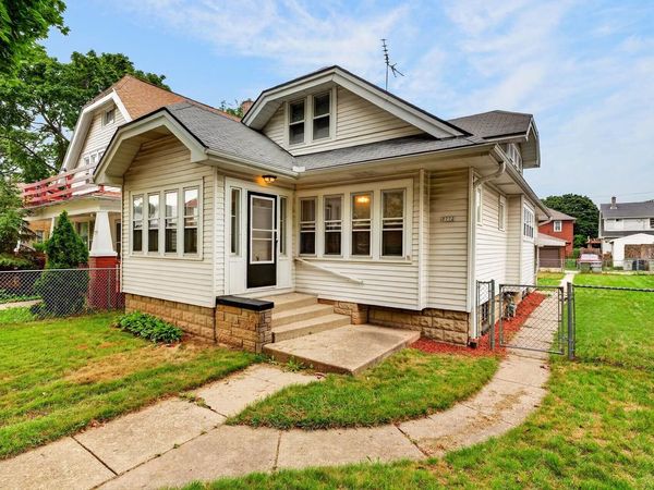 2772 N 52nd STREET, Milwaukee, WI 53210