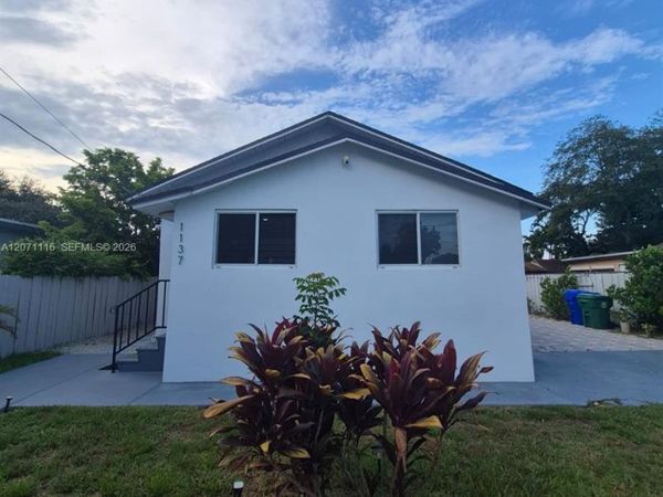 1137 NW 55th St , Miami, FL 33127