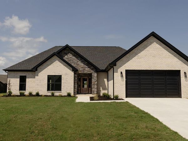 195 Rockwood Dr, Tuscumbia, AL 35674
