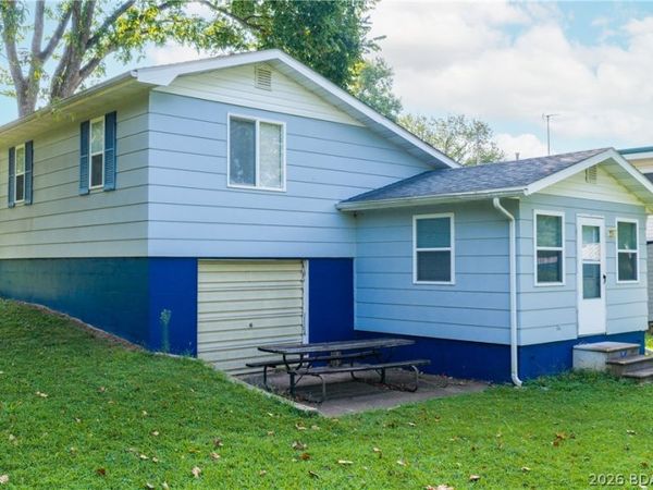 25384 Blue Waters Road, Versailles, MO 65084