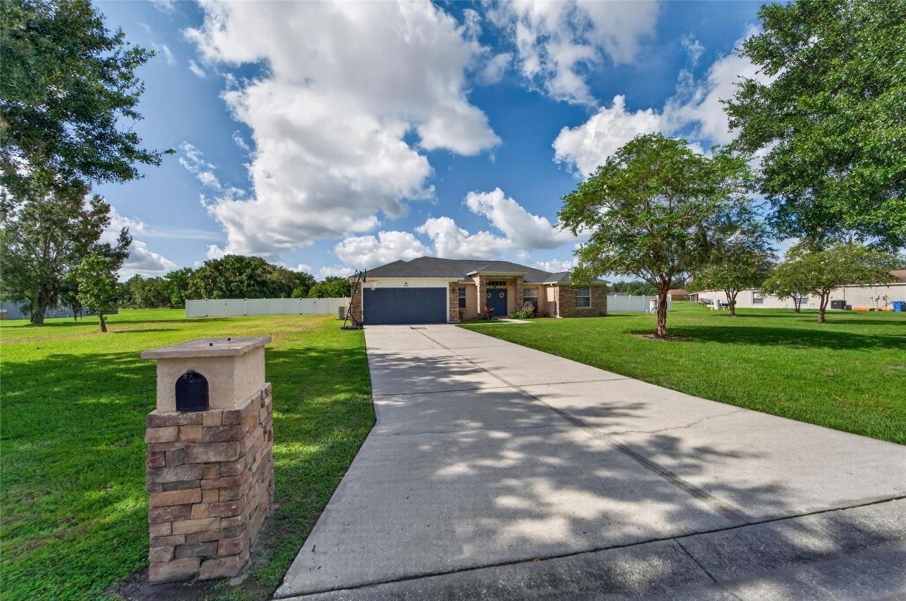 1617 Avondale Ridge Drive, Plant City, FL 33567 Photo