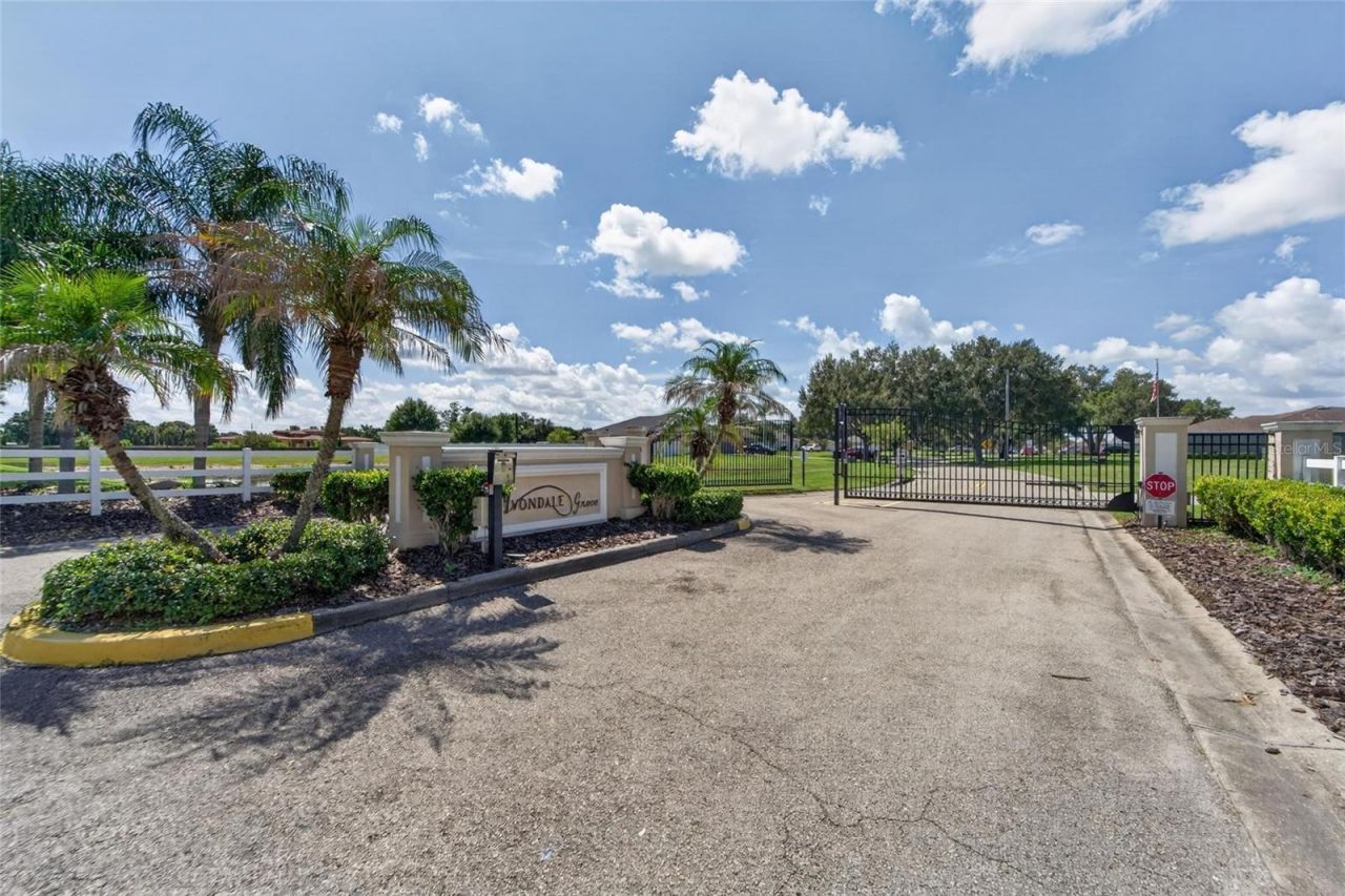 1617 Avondale Ridge Drive, Plant City, FL 33567 Photo