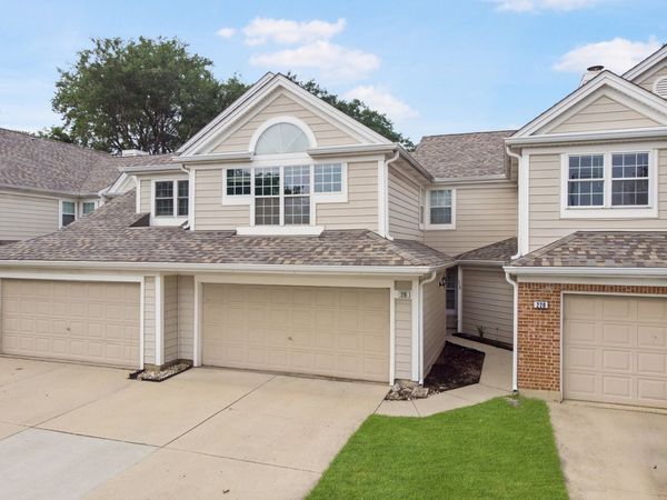 218 Woodstone Drive , Buffalo Grove, IL 60089