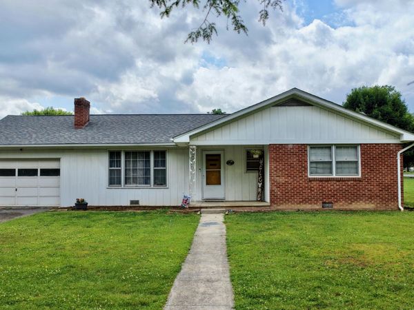123 E Chestnut, Alderson, WV 24910