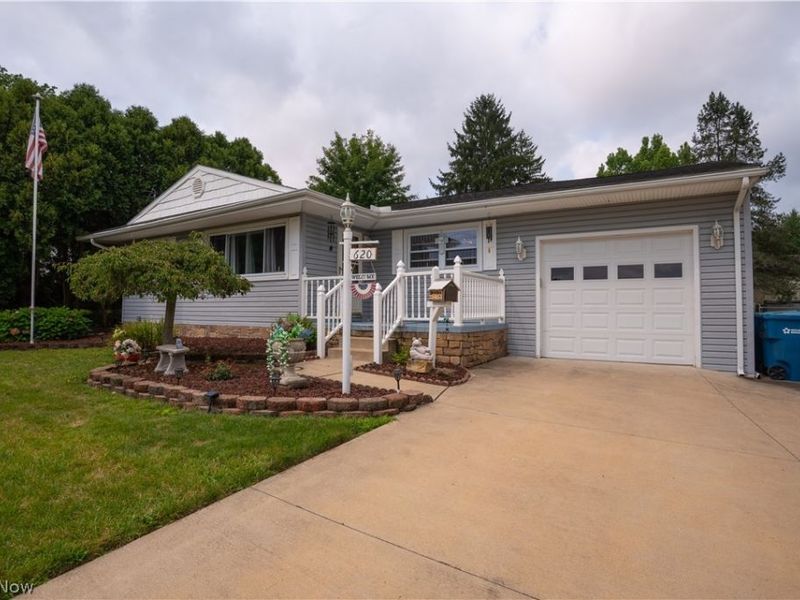 620 Dresden Drive, Hubbard, OH 44425 Photo 1