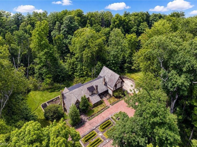 7905 Old Mill Road, Gates Mills, OH 44040 Photo 2