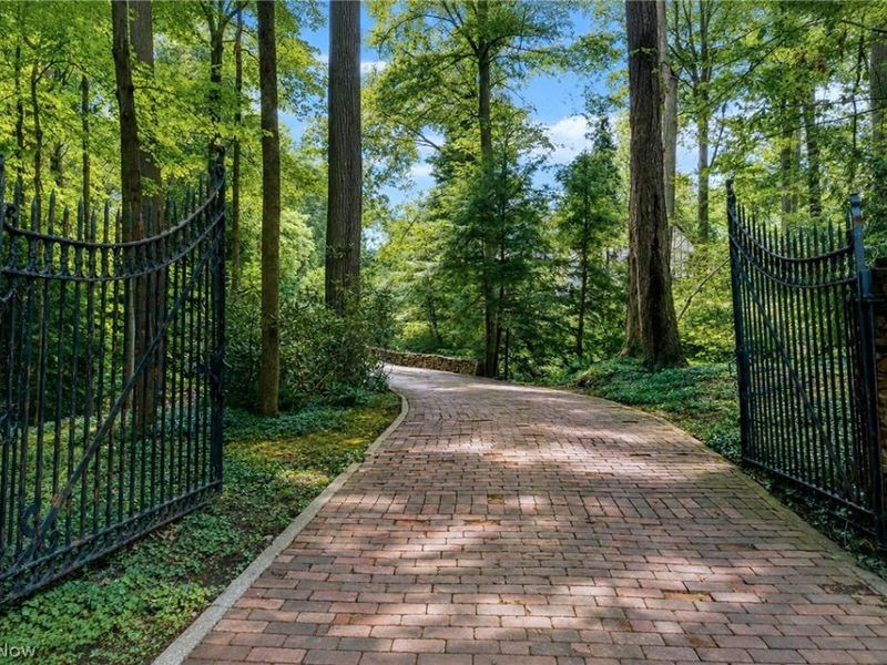 7905 Old Mill Road, Gates Mills, OH 44040 Photo 3