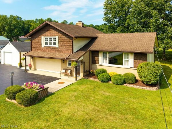 11728 Indian Hollow Road, Grafton, OH 44044