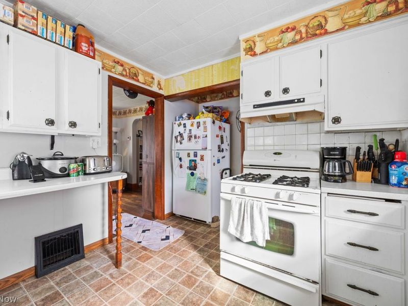 708 Eastland Avenue, Akron, OH 44305 Photo 2