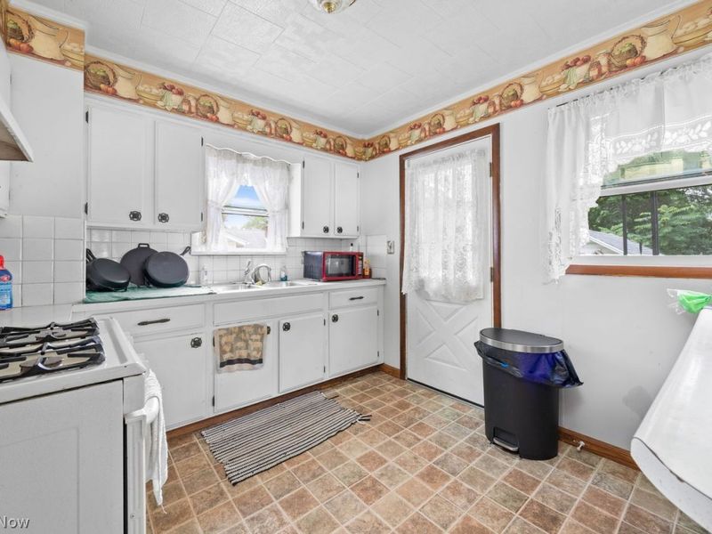 708 Eastland Avenue, Akron, OH 44305 Photo 3