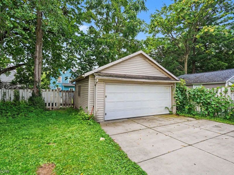 108 E Mapledale Avenue, Akron, OH 44301 Photo 15