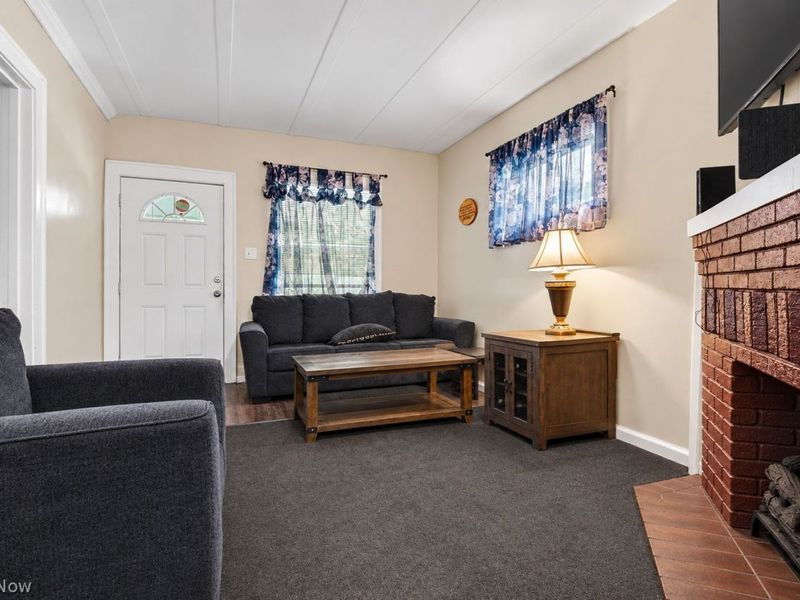 108 E Mapledale Avenue, Akron, OH 44301 Photo 6