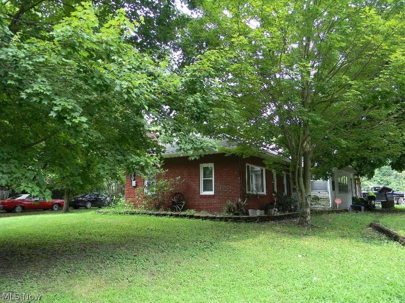 910 Riverview Drive, Leavittsburg, OH 44430 Photo 2