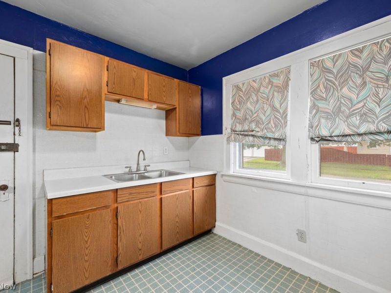 358-360 Cambridge Avenue, Elyria, OH 44035 Photo 9