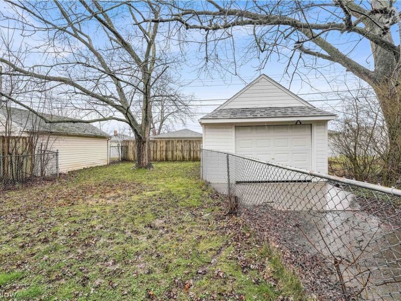 18721 Fairway Avenue, Maple Heights, OH 44137 Photo 24