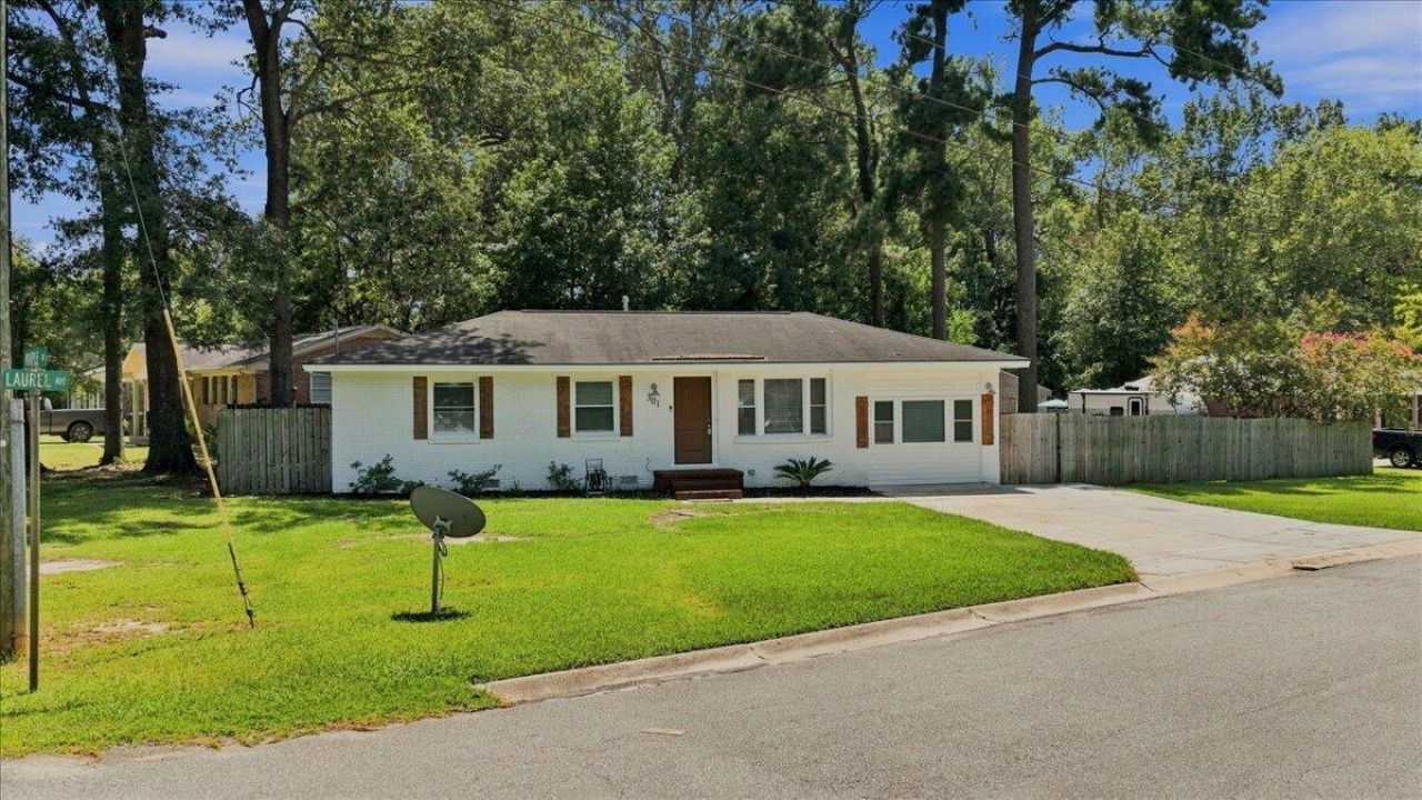 301 Laurel Avenue Photo 4