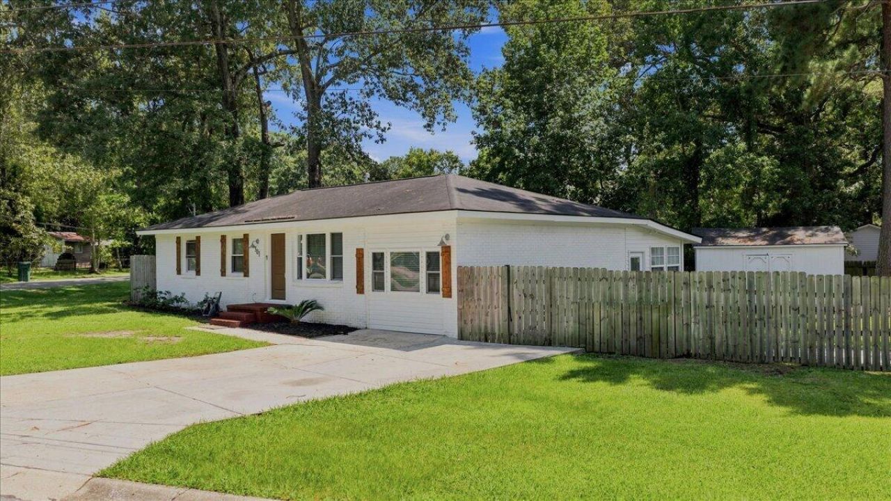 301 Laurel Avenue Photo 5